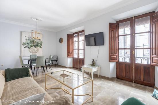  ATICO TRIPLEX CON ENCANTO EN EL CORAZÓN DE GRANADA - IDEAL PARA INVERSIÓN - GRANADA 