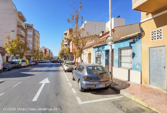 160m2 para vivir o negocio en Avda Diego Ramirez Pastor - ALICANTE