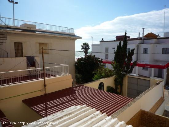 ASOMARSE AL BALCON Y VER EL MAR DE PLAYA DE REGLA? ES POSIBLE EN ESTA VIVIENDA! - CADIZ