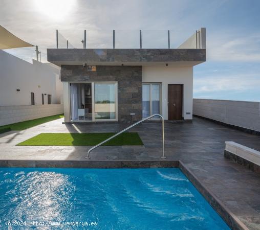 VILLA CONTEMPORANEA JUNTO A CAMPO DE GOLF - ALICANTE