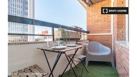 ¡Habitaciones en alquiler en un apartamento de 6 habitaciones en Madrid! - MADRID