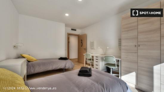 Cama en habitación compartida en piso de 4 habitaciones en Barcelona - BARCELONA