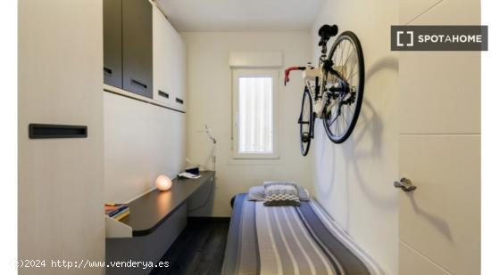 Habitación en piso compartido en barcelona. - BARCELONA