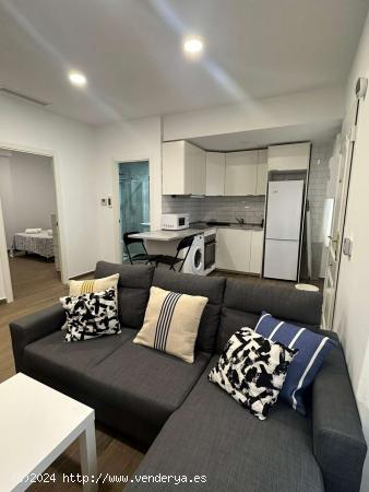 Apartamento completo de 2 dormitorios en Sevilla - SEVILLA