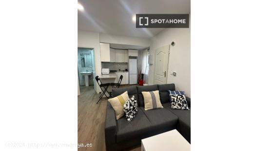 Apartamento completo de 2 dormitorios en Sevilla - SEVILLA