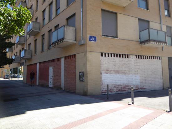 ¡Oportunidad en Ansoain! Local Comercial de 157 m² en Calle Hermanos Noain - NAVARRA