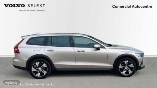 Volvo V 60 Core, B4 (diesel) AWD, Diesel de 2023 con 21.432 Km por 43.900 EUR. en Barcelona