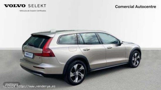 Volvo V 60 Core, B4 (diesel) AWD, Diesel de 2023 con 21.432 Km por 43.900 EUR. en Barcelona