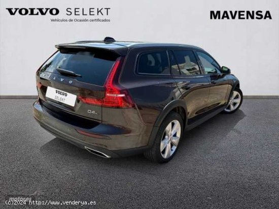 Volvo V 60 V60 Cross Country D4 AWD Automatico de 2020 con 92.666 Km por 34.800 EUR. en Badajoz