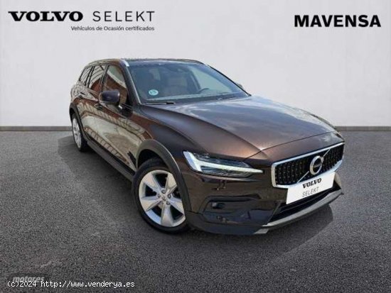 Volvo V 60 V60 Cross Country D4 AWD Automatico de 2020 con 92.666 Km por 34.800 EUR. en Badajoz