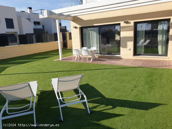 Exclusivas villas independientes en Los Alcázares - MURCIA