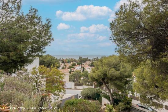  Parcela en Bellamar de 1865 m2 con construcción y piscina. - BARCELONA 