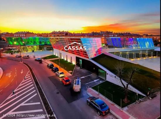 Zona FRESNOS - Dúplex con terraza de 4 habitaciones y 3 baños. Garaje, piscina y trastero. - MADRI