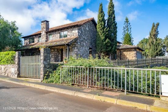 VILLA DE LUJO DE PIEDRA EN CAMPO DE GOLF TACORONTE - SANTA CRUZ DE TENERIFE