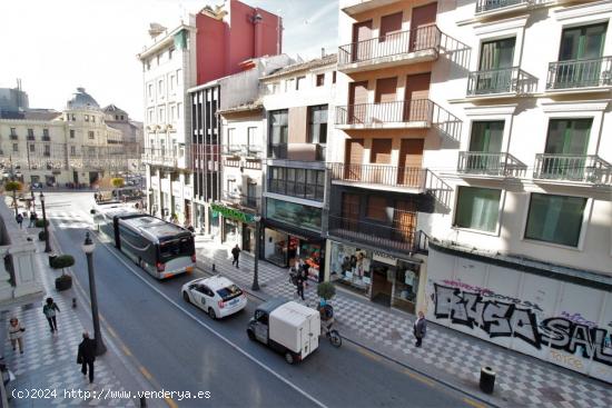 Ref: B5960. Oportunidad!!. Fantástica oficina de 60 m2 en pleno centro de Granada con 2 estancias. 