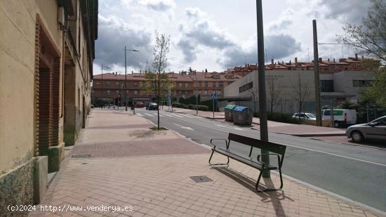 ALQUILER DE LOCAL EN SAN LORENZO (SEGOVIA) - SEGOVIA