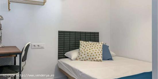 Habitación en piso compartido en L'Hospitalet de Llobregat. - BARCELONA