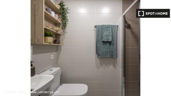 Habitación Individual Superior con baño privado en un Coliving en Sevilla - SEVILLA