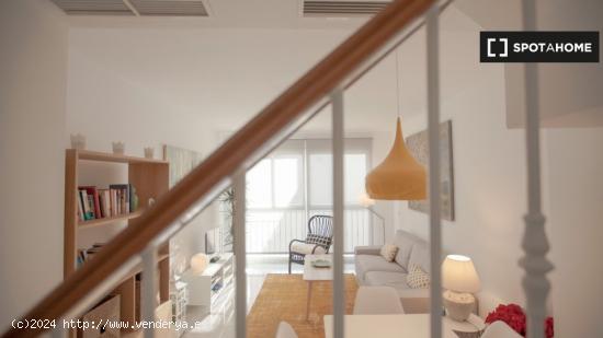 Precioso apartamento de 1 dormitorio en Sevilla con terraza en la azotea - SEVILLA