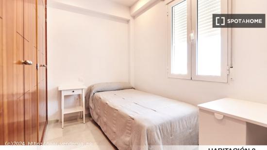 Acogedora habitación en alquiler en Triana, Sevilla - SEVILLA