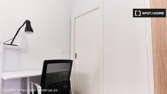 Habitación en piso compartido en Nervion, Sevilla - SEVILLA