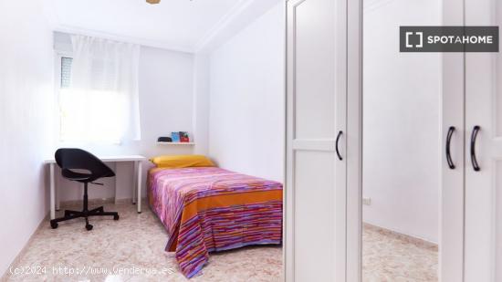 Habitación en piso compartido en Rochelambert, Sevilla - SEVILLA