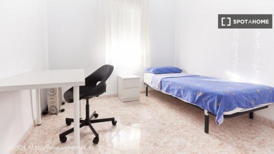 Habitación en piso compartido en Rochelambert, Sevilla - SEVILLA