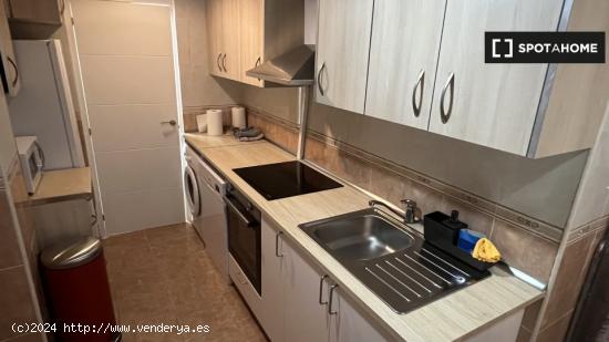 Alquiler de habitaciones en apartamento de 3 dormitorios Bailén-Miraflores - MALAGA