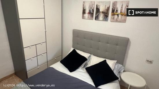 Alquiler de habitaciones en apartamento de 3 dormitorios Bailén-Miraflores - MALAGA