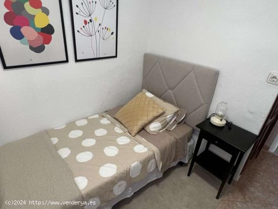  Alquiler de habitaciones en apartamento de 3 dormitorios Bailén-Miraflores - MALAGA 