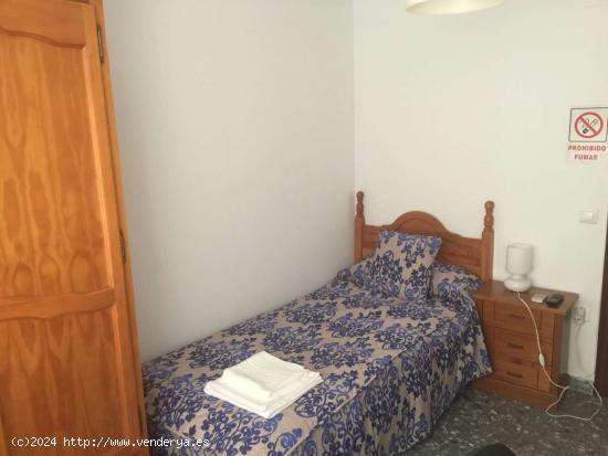 Alquiler de habitaciones en apartamento de 8 dormitorios en Cruz De Humilladero - MALAGA