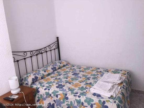 Alquiler de habitaciones en apartamento de 8 dormitorios en Cruz De Humilladero - MALAGA