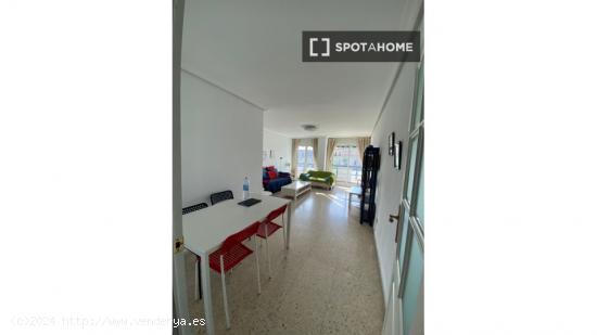 Habitación en piso compartido en Sevilla - SEVILLA