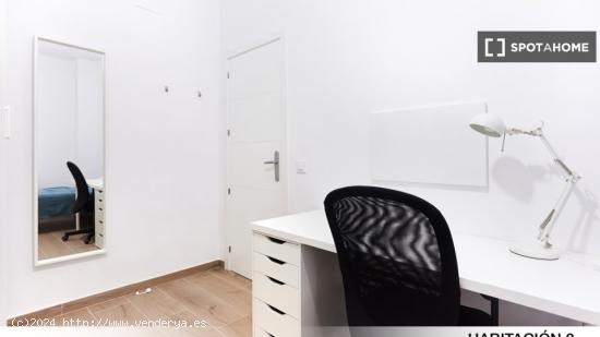 Piso compartido de 3 habitaciones en Triana, Sevilla - SEVILLA