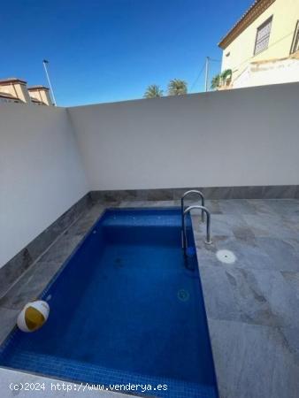 Insuperable adosado con piscina privada - MURCIA