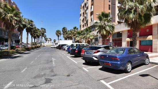 Local Comercial en El Parador - ALMERIA