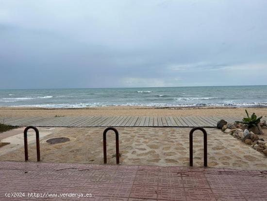 PISO EN LA MATA DE TRES DORMITORIO FRENTE AL MAR - ALICANTE