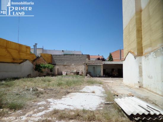 Se vende solar con 744 metros cuadrados y 22 metros de fachada en Calle Doña Crisanta - CIUDAD REAL