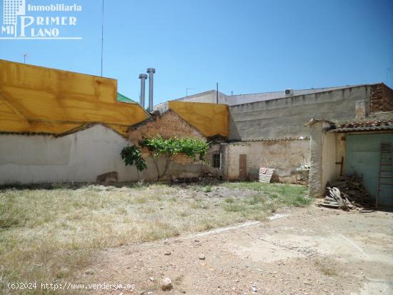 Se vende solar con 744 metros cuadrados y 22 metros de fachada en Calle Doña Crisanta - CIUDAD REAL