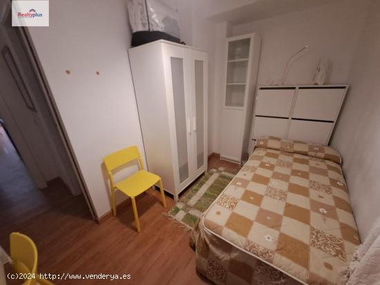 101- PISO DE 5 HABITACIONES PARA ALQUILER PARA ESTUDIANTES DE LA IE EN PLAZA MAYOR - SEGOVIA