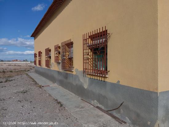 Casa de campo con 4 hectáreas de terreno en Puerto Lumbreras - Zona Esparragal - MURCIA