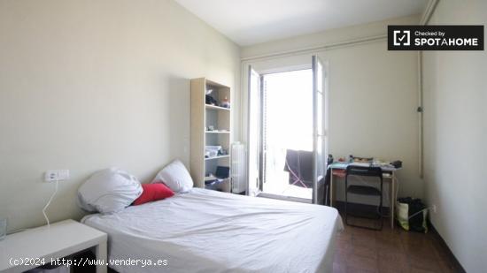 Habitación maravillosa con balcón en el apartamento compartido, Eixample - BARCELONA