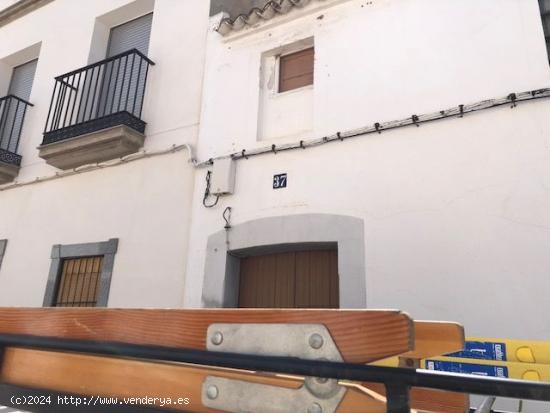 CASABANCO  VENDE CASA EN CASTUERA. - BADAJOZ