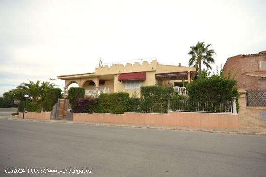 Fabulosa Villa de Lujo en La Veleta de Torrevieja a 80 metros del Mar - ALICANTE