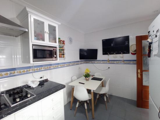 VENTA DE CASA ADOSADA EN HUERTA DEL ROSARIO - CADIZ