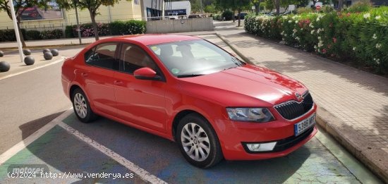 Skoda Octavia Ambition de 2016 con 264.000 Km por 10.200 EUR. en Barcelona