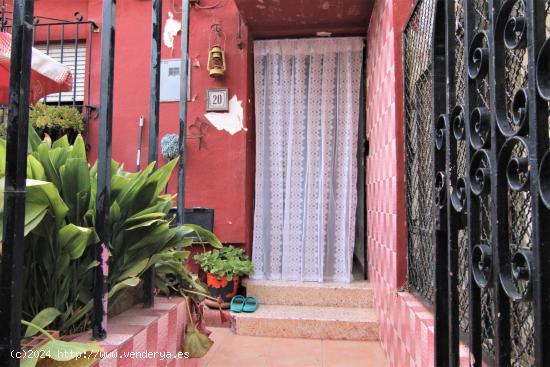 CASA DE ESQUINA EN VENTA EN BENIDORM - ALICANTE