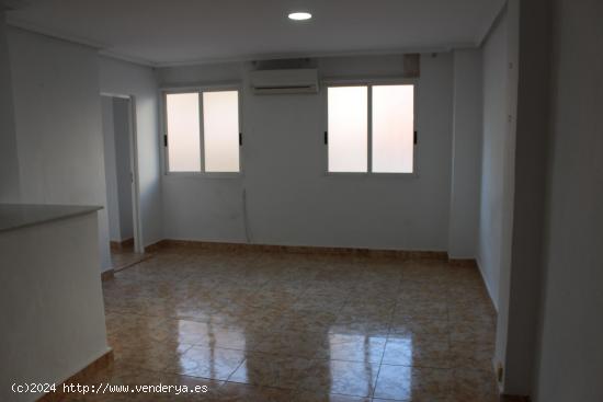 Entresuelo comercial con entrada independiente ideal para cambio de uso a 2 pisos!!! - ALICANTE