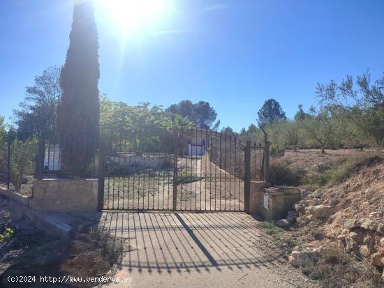 CASA DE CAMPO A LA VENTA EN GUADASSEQUIES, UBICADA EN ZONA TRANQUILA - VALENCIA