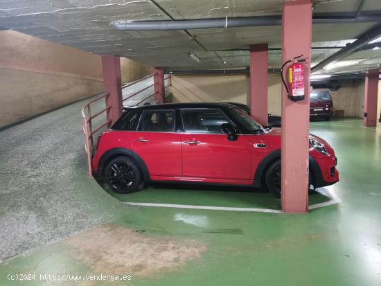 Parking para coche pequeño o moto - BARCELONA